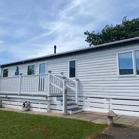 Lodge On The Lake At Lakeside Holiday Park Chichester Exterior foto