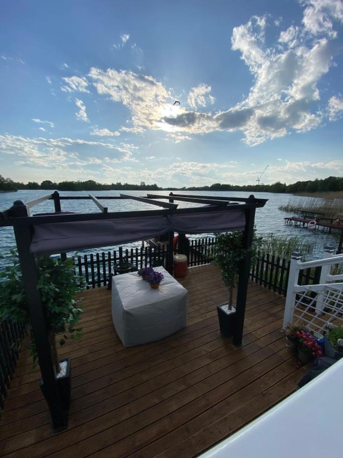 Lodge On The Lake At Lakeside Holiday Park Chichester Exterior foto