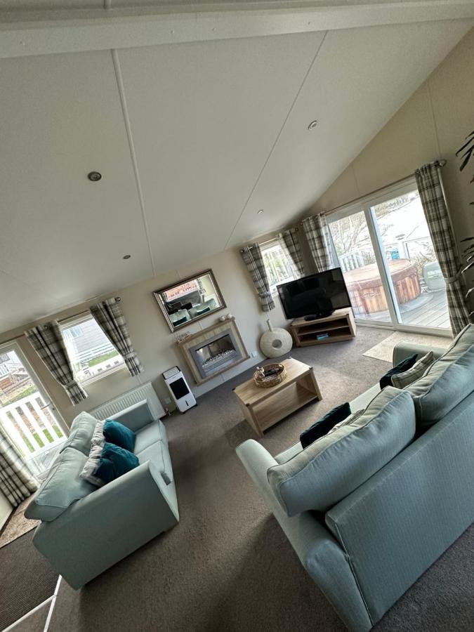 Lodge On The Lake At Lakeside Holiday Park Chichester Exterior foto